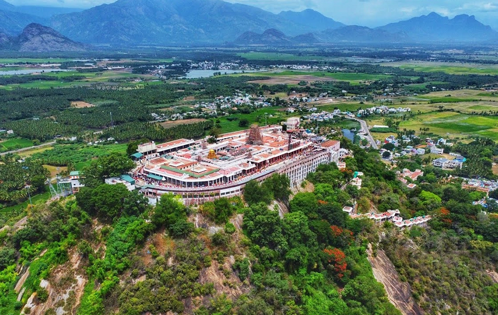 Force Traveller used for a trip to Palani temple